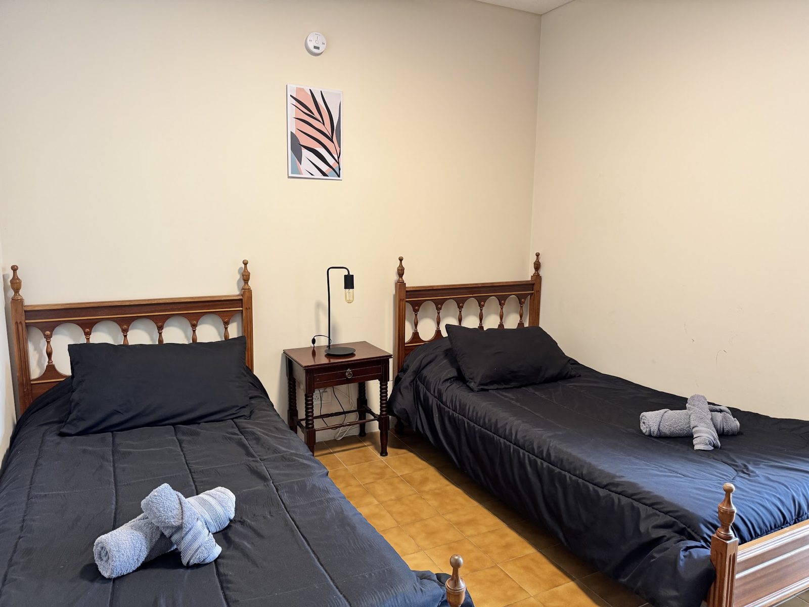 Dormitorio con camas individuales